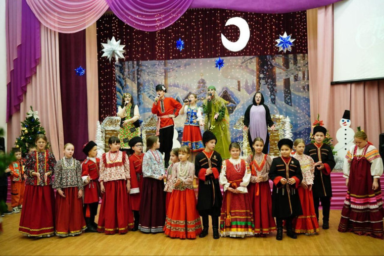 Утренники в младшем корпусе.