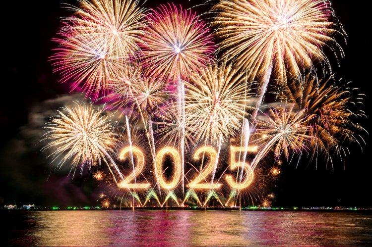 с Новым 2025 годом!.
